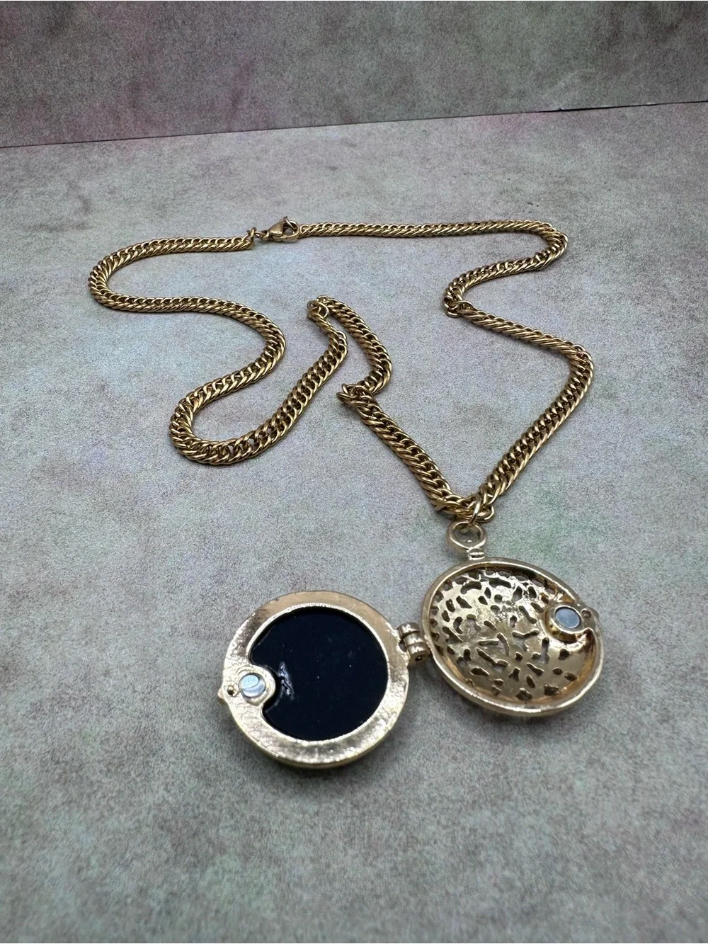 Gold-Tone Locket Necklace with Gray Cameo Cat Relief - Picture 6 of 7
